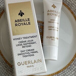 Guerlain skin care abeille royale sample, honey treatment.
